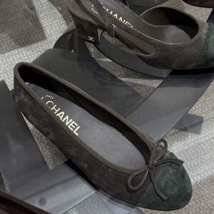 Chanel suede grey and green flats